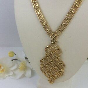Statement Necklace in Gold Tone Fashion Jewelry